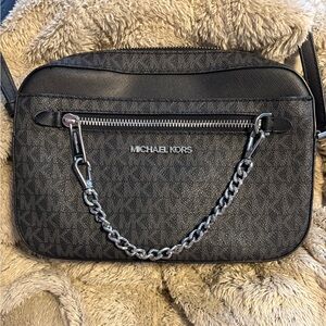 Michael Kors Jet Set Large East/West Zip Chain crossbody LIKE NEW